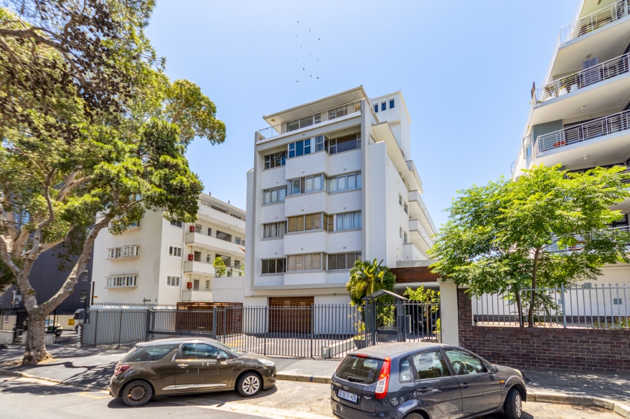 To Let 1 Bedroom Property for Rent in Sea Point Western Cape